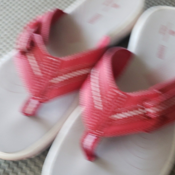 Clarks Women's Red and White Sandals - Picture 5 of 6